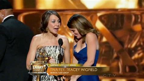 tina fey nipple|Tina Fey Suffers Wardrobe Malfunction at Emmy Awards 2013:。